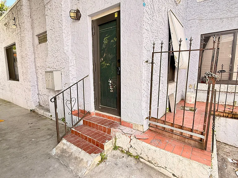 125 SW 19th Ave — Photo 2