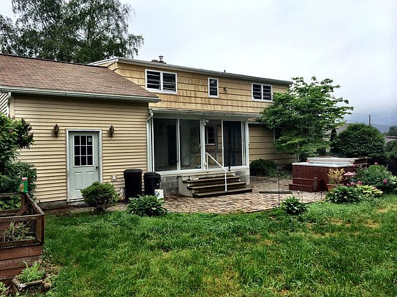 4th image of 685 Southmont Ave