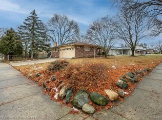 5190 Babbit Dr, Troy, MI 48085