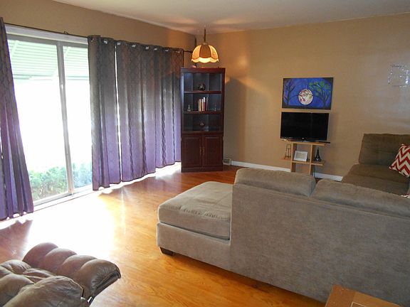 4th image of 863 Willow Dr