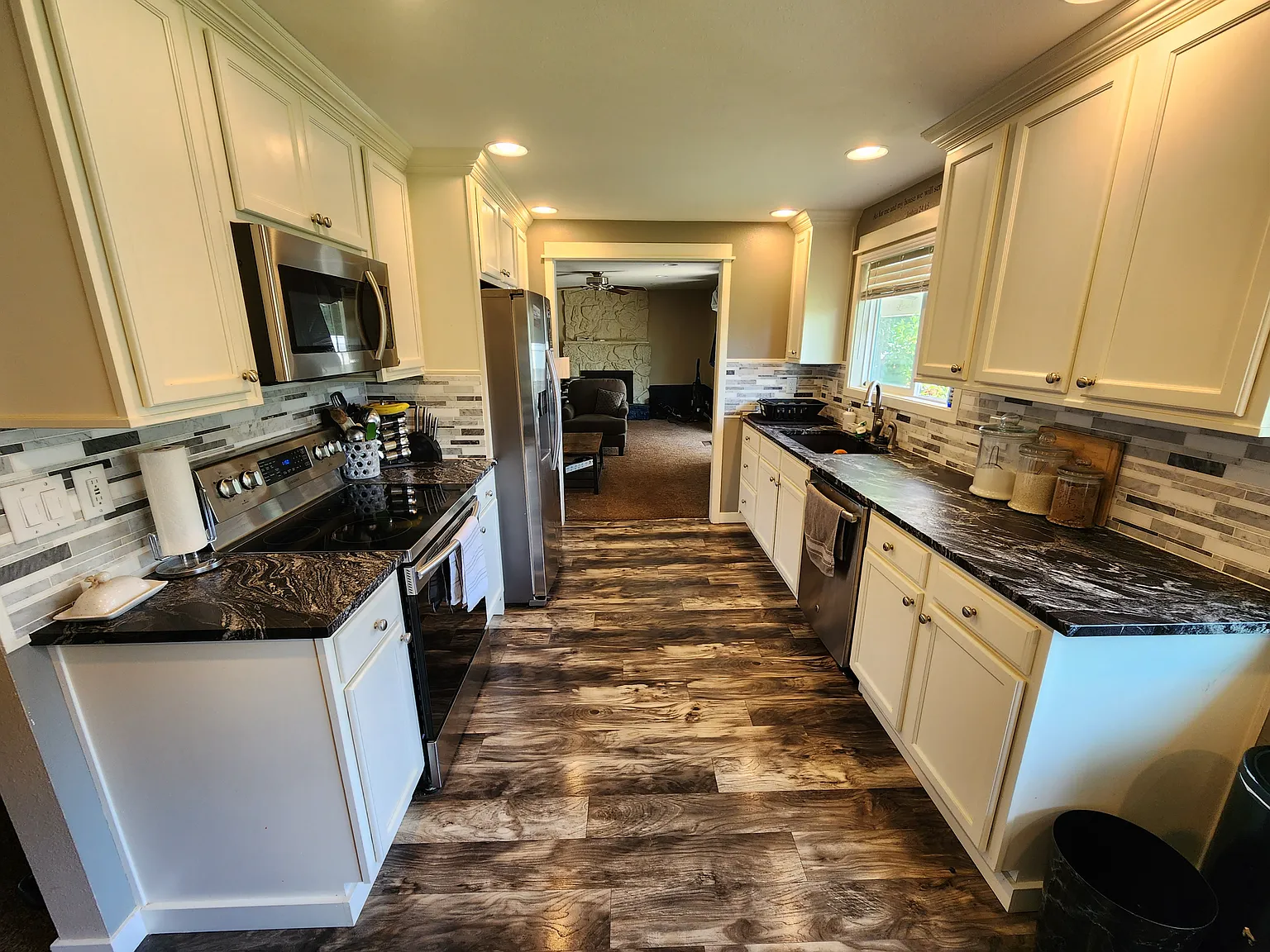 3 bed, 1330 sqft, $2,500 — Photo 2
