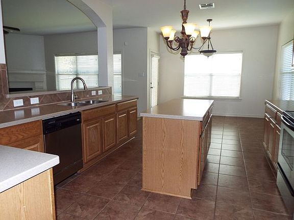 3rd image of 104 Justin Leonard Dr