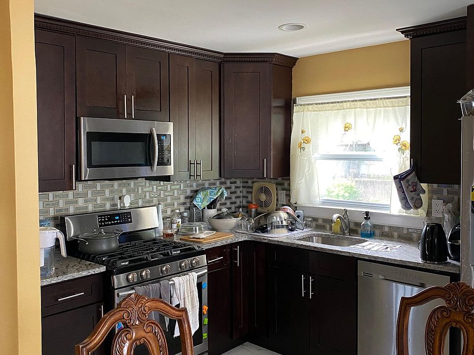 2nd image of 20 Kiva St