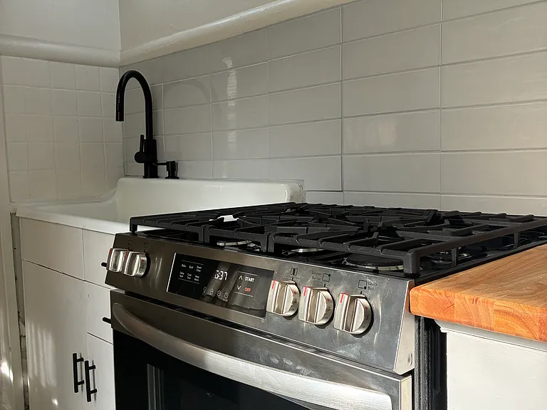 520 Crescent St NE #2 — Photo 5