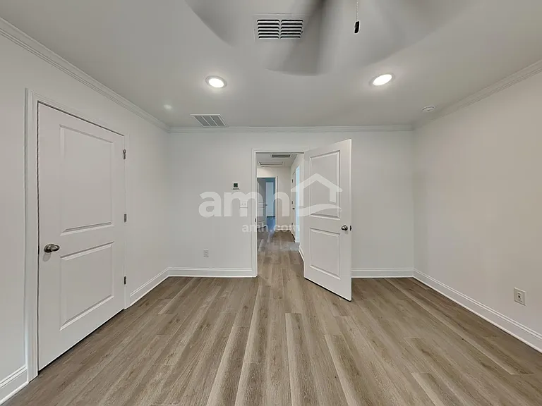 1135 Livengood Way — Photo 7