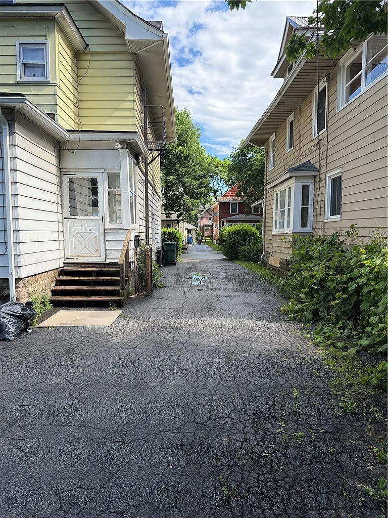 1 bed, 1.0 bath, 900 sqft, $1,100 — Photo 2