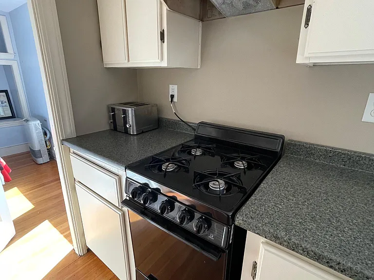 116 Emery St #3R — Photo 7