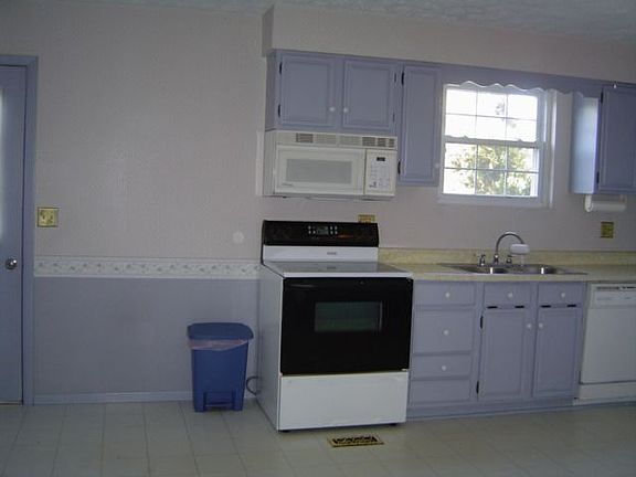 Nice large kitchen, back door to deck