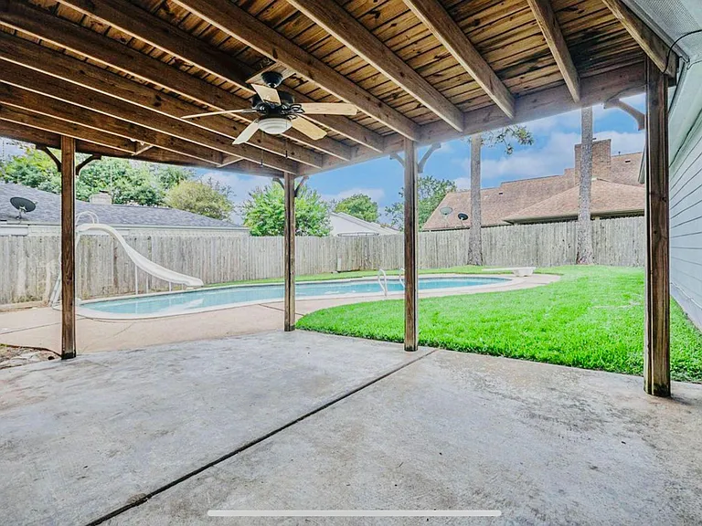 15014 Hollydale Dr — Photo 16