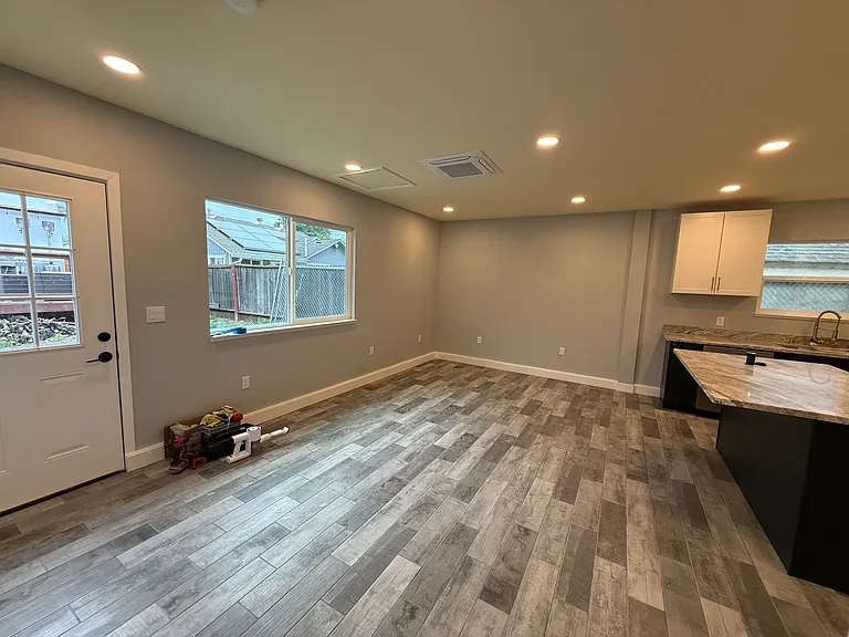 737 Walnut St — Photo 13