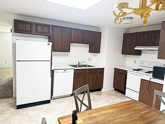 3rd image of 1910 32nd St