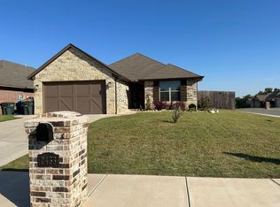 2433 Fallview Dr, Edmond, OK 73034