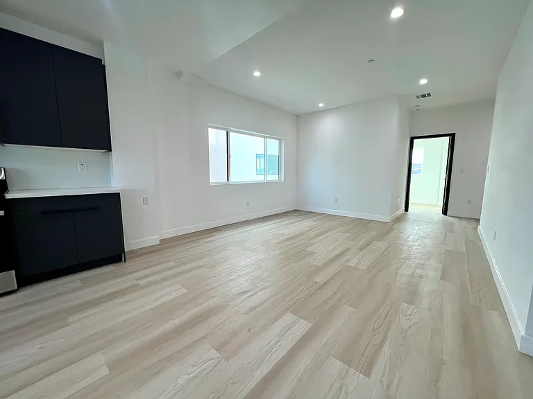 4900 Lennox Blvd #1 — Photo 8