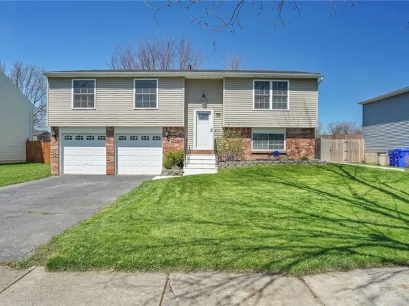 50 Tanglewood Dr, West Seneca, NY 14224