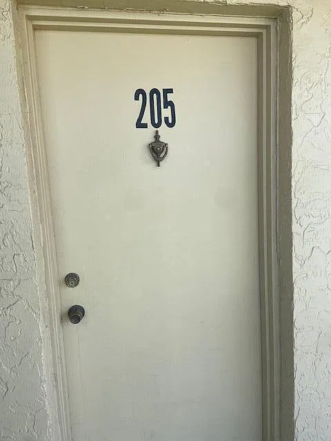 2 bed, 2.0 bath, 1200 sqft, $2,000 — Photo 2