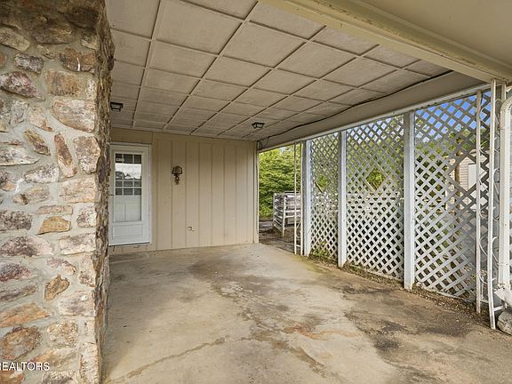 4th image of 315 Brandon Hollow Ln