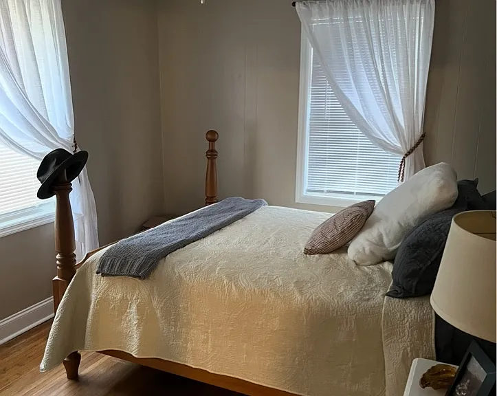 105 Davis Ave — Photo 10