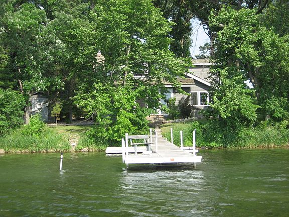 2nd image of 8244 S Union Lake Dr SE