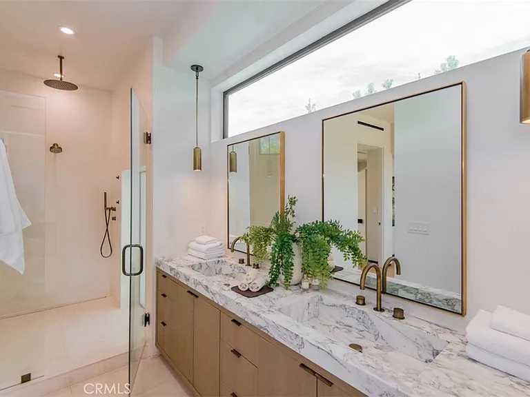 9018 Dorrington Ave — Photo 45