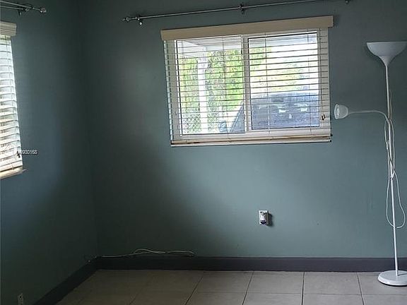 4th image of 15360 NE 13th Ave