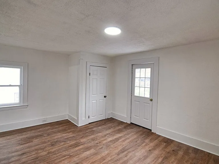 305 Hone Ave — Photo 13