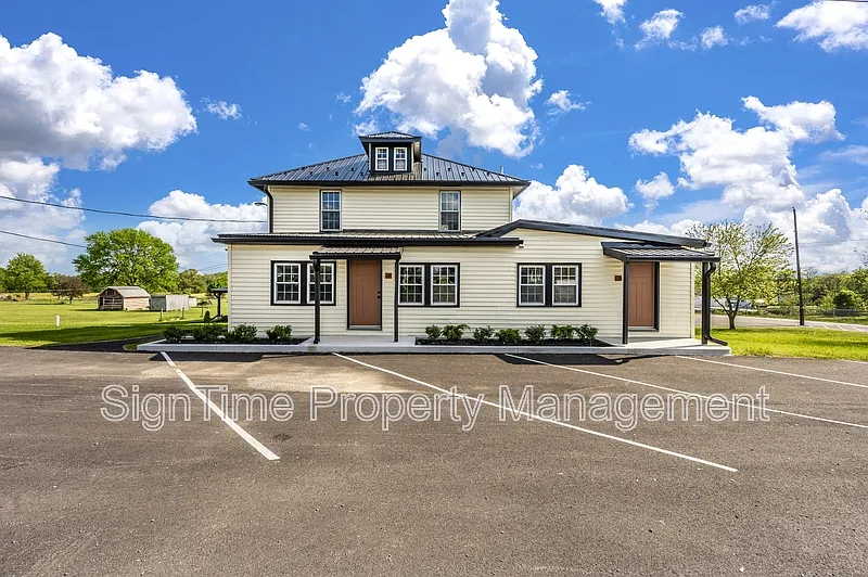 15207 National Pike #C