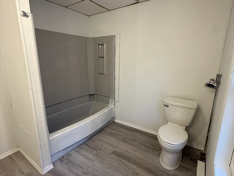 406-408 W Abbott St #1 — Photo 12