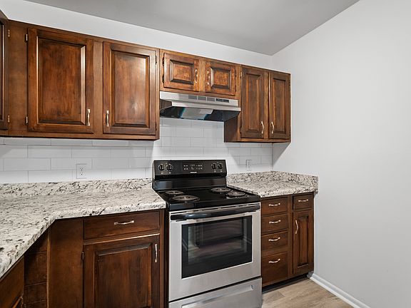 4th image of 7647 Essington Cir