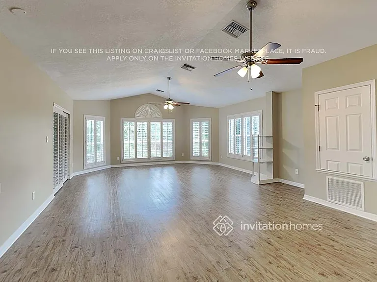 228 Churchill Dr — Photo 4