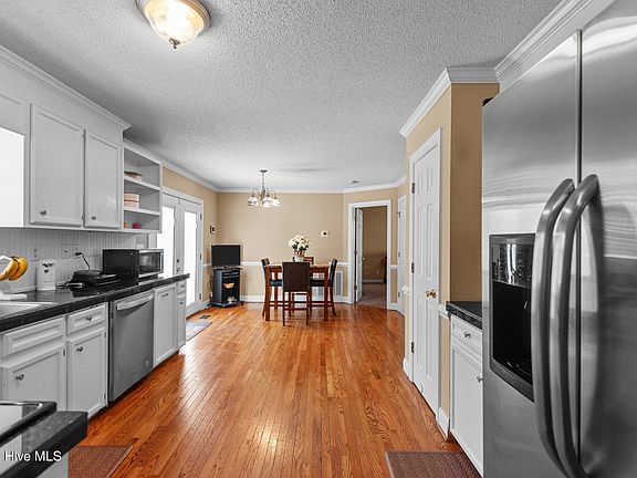 4th image of 2409 Lafayette Street