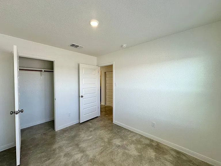 905 Cherry Laurel Ln — Photo 6