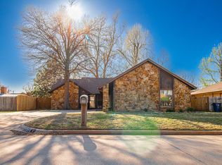 201 Three Oaks Dr, Midwest City, OK 73130