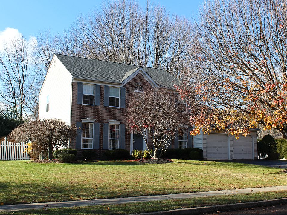 1st image of 4414 N Woodland Dr