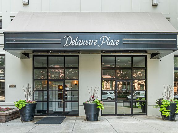 2nd image of 33 W Delaware Pl APT 14F