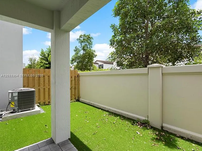 106 SW 184th Pl — Photo 17