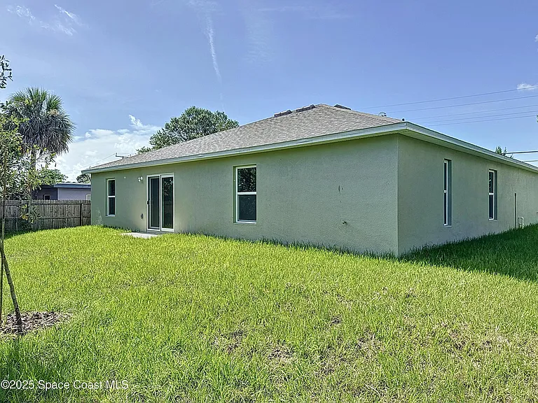 144 Roosevelt St — Photo 24