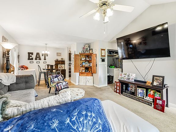 5th image of 402 Wilkinson Ln