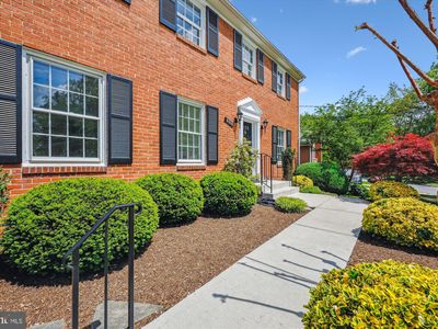 6303 Hollins Dr, Bethesda, MD, 20817