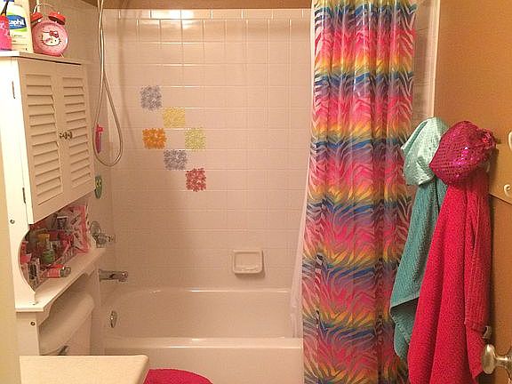 Upstairs hallway bath