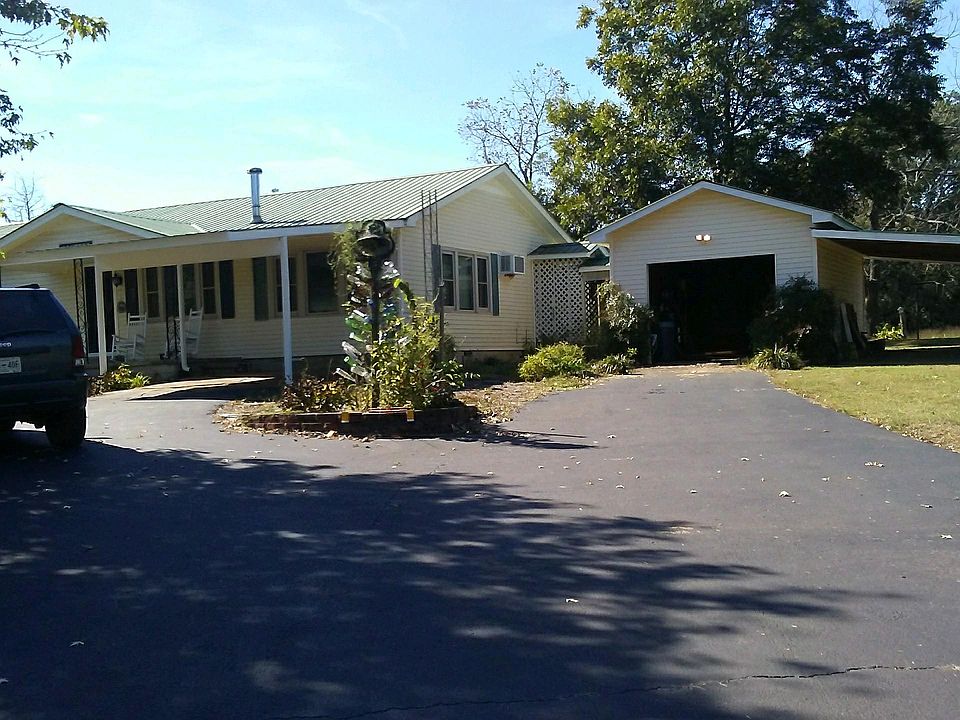 Home 3 bdrm 2 baths 4.4 acres