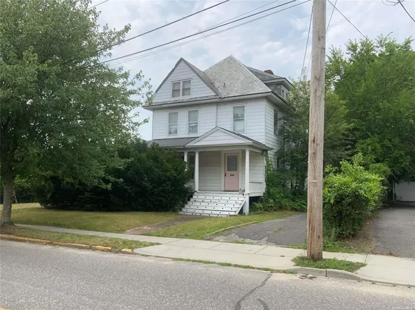 (undisclosed Address), Riverhead, NY 11901
