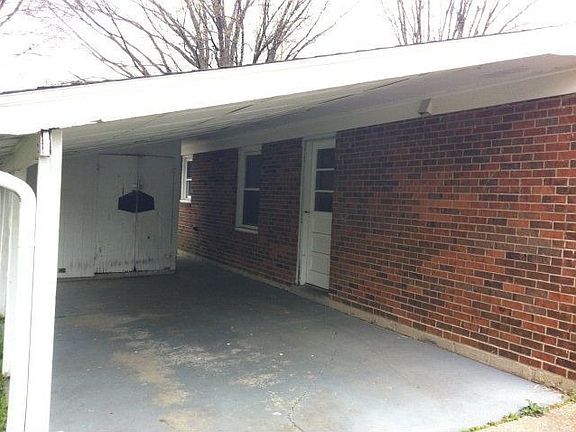 4th image of 2767 Wayside Dr E