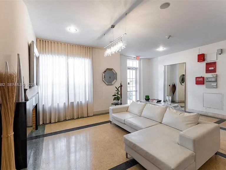 1300 Pennsylvania Ave #305 — Photo 16