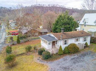 281 Webster St, Alderson, WV 24910