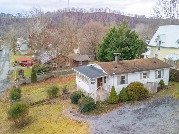 281 Webster St, Alderson, WV 24910