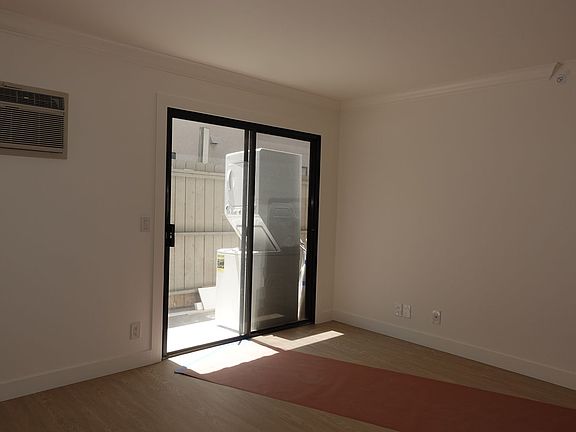 5th image of 11806 Venice Blvd #104