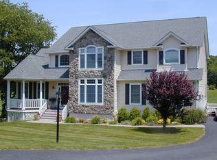 14 Hunter Ln, Pawling, NY 12564