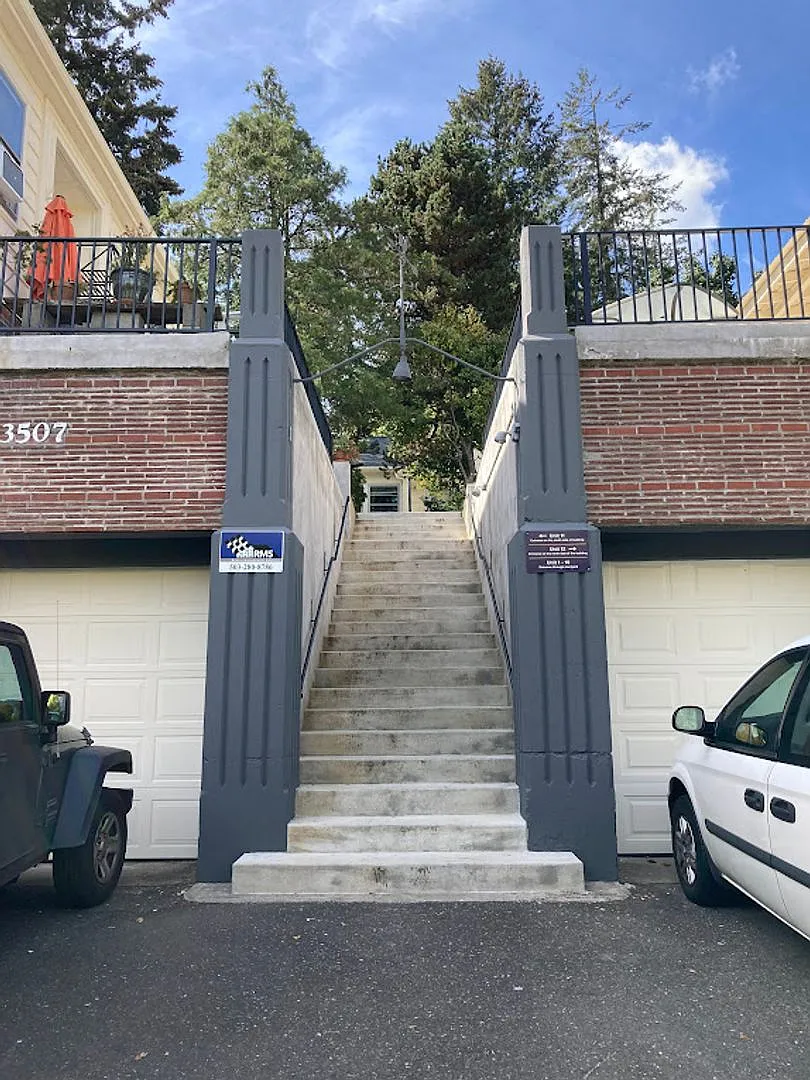 Building Photo - 3507 SW 11th Ave