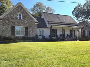 240 Burrows Rd, Collierville, TN 38017