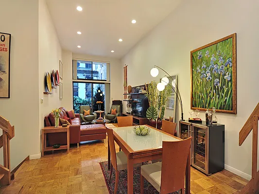 Sold by Sotheby's International Realty | media 10